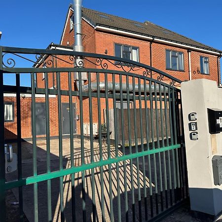 Cosy 3 Bed Apartment Near Birmingham Airport & Nec Perfect For Groups & Contractors! Bagian luar foto